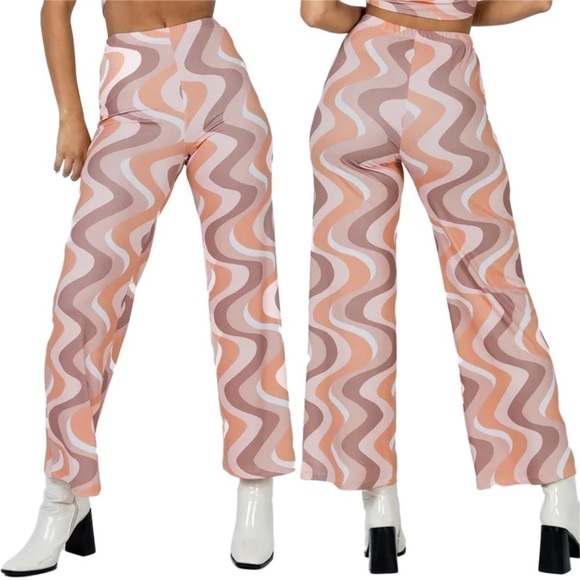 NWT Princess Polly Latiana 70s High Rise Wavy Print Wide Flare Leg Pants Size 8 - Picture 1 of 7